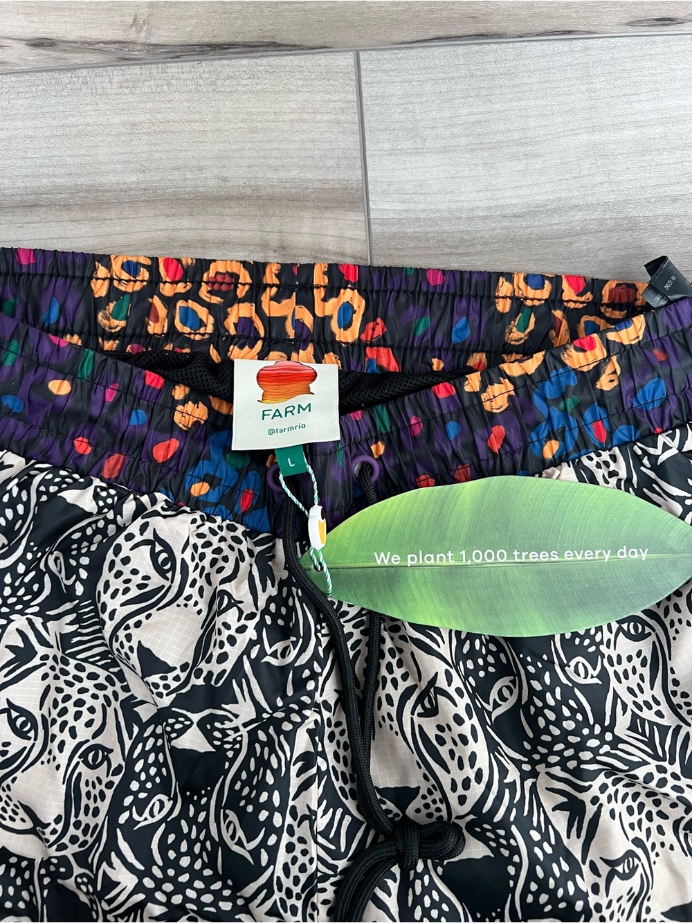 FARM Rio Mixed B&W Midnight Leopards Nylon Shorts NWT L - Picture 4 of 6